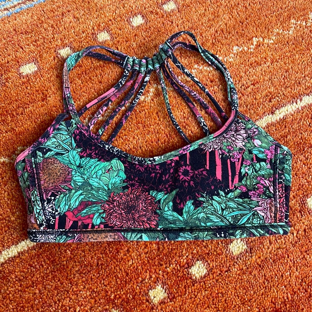 Women’s Lululemon bra